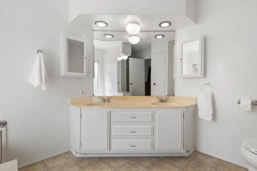https://cdn.realtyfeed.com/cdn/127/306770622/941c59f50ea3710e6c8ea4e860249af6.webp