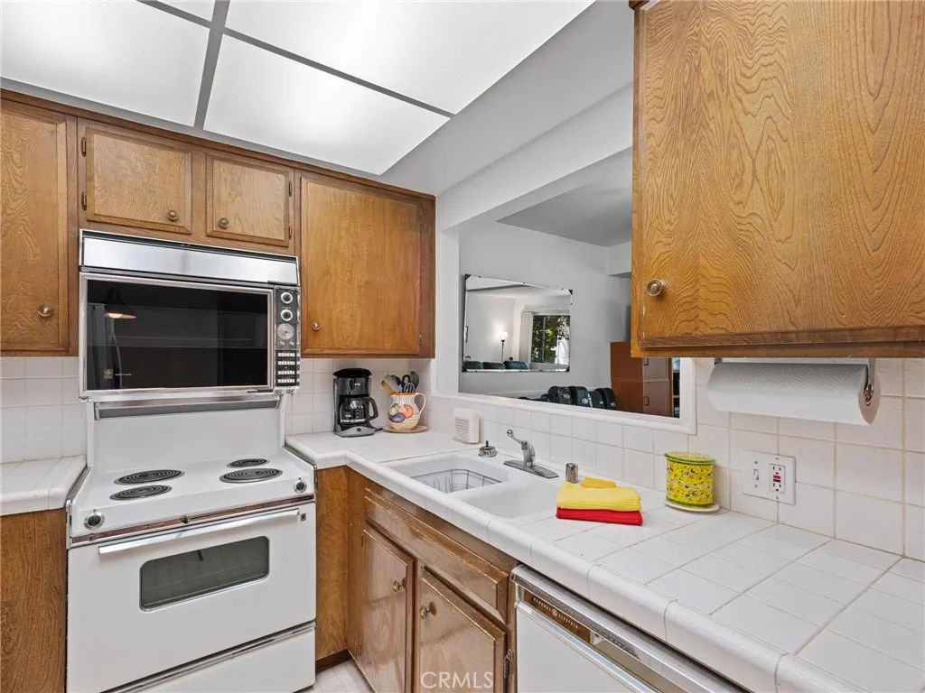 4700 Natick Avenue Unit 104, Sherman Oaks, CA 91403 - Photo 4 of 26, Sherman Oaks, CA