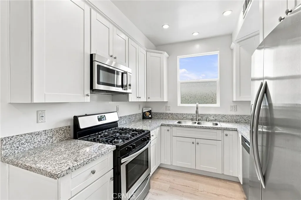 15340 Lassen Street, Mission Hills (San Fernando), CA 91345 - Photo 4 of 29, Mission Hills (san Fernando), CA