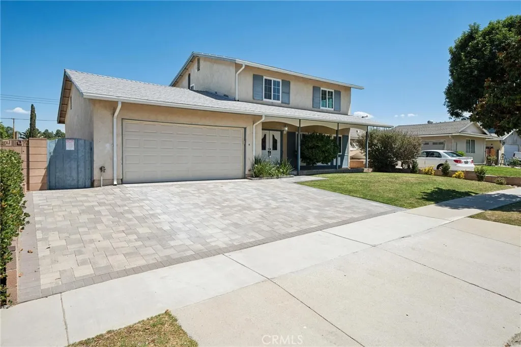 22369 Espuella, Saugus, CA 91350 - Photo 2 of 35, Saugus, CA