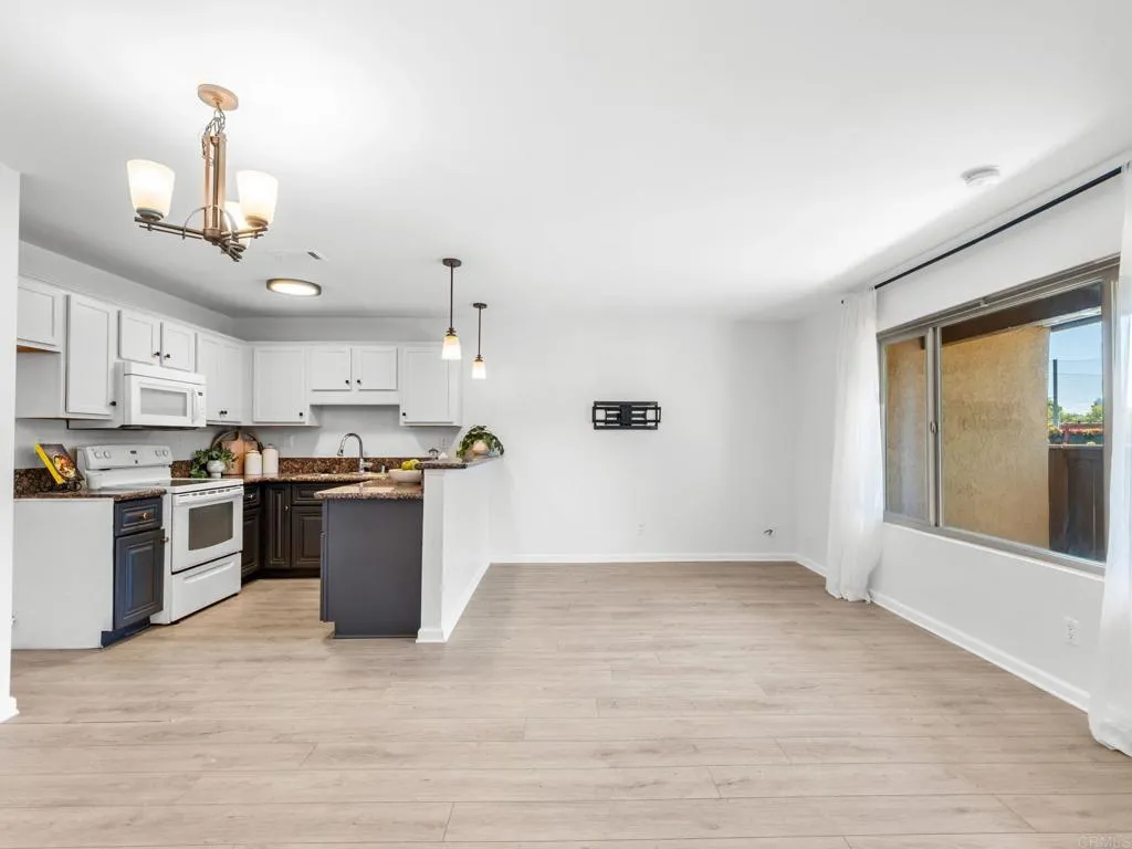 https://cdn.realtyfeed.com/cdn/127/306770651/689518fa21e8bde0cb19190a51d40352.webp