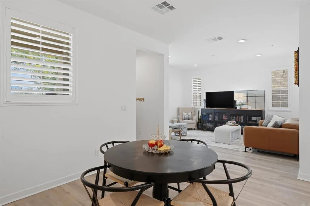 https://cdn.realtyfeed.com/cdn/127/306770667/2a05a6048c05b100424572f276d50b37.webp