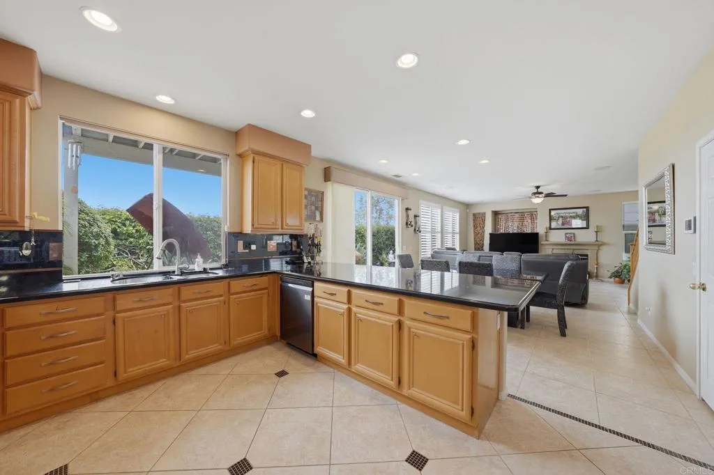 https://cdn.realtyfeed.com/cdn/127/306770709/b6e9ec607271d17ef192a281a7c6921e.webp
