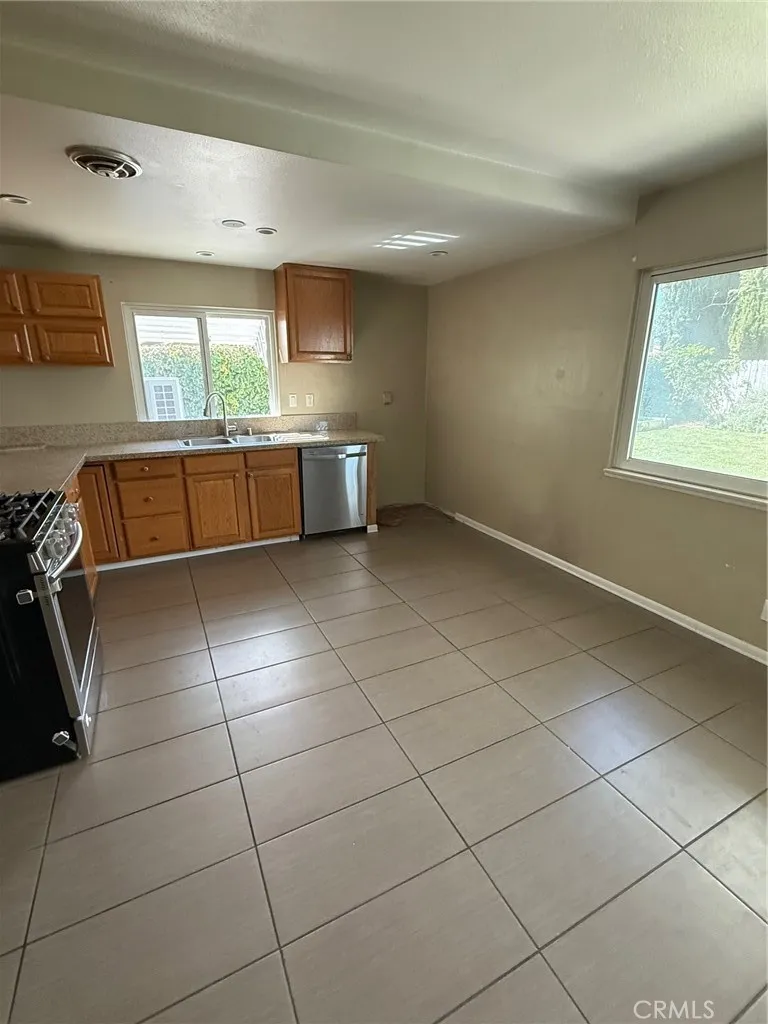 2002 Malcolm, Simi Valley, CA 93065 - Photo 3 of 19, Simi Valley, CA