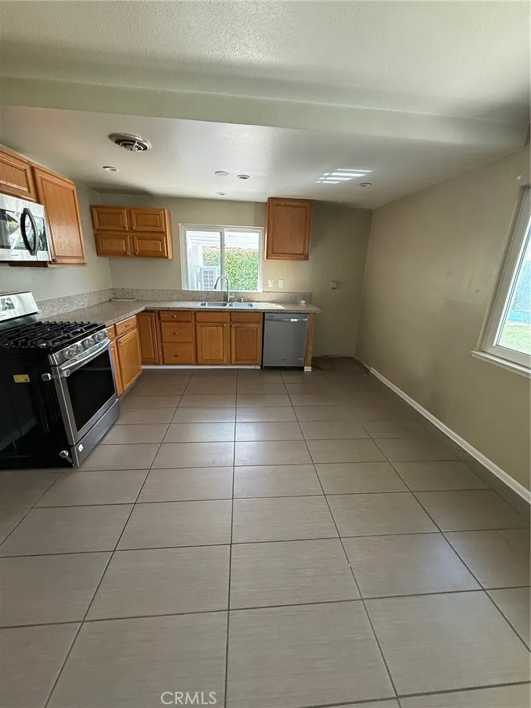 2002 Malcolm, Simi Valley, CA 93065 - Photo 4 of 19, Simi Valley, CA