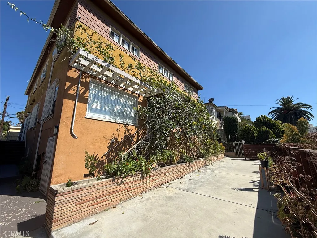 200 S Lake, Los Angeles, CA 90057 - Main photo, Los Angeles, CA