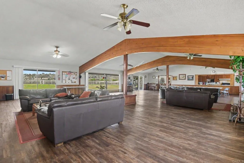 https://cdn.realtyfeed.com/cdn/127/306770741/192c14b434fb187be105b251733b6b99.webp