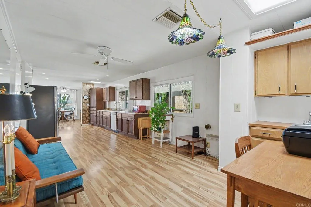 https://cdn.realtyfeed.com/cdn/127/306770741/6e5fe9bade6752de381b4938191642cf.webp