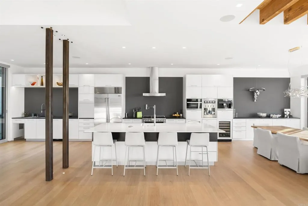 https://cdn.realtyfeed.com/cdn/127/306770778/8f8d70a55ca820b84f1cf588a56a4a7e.webp