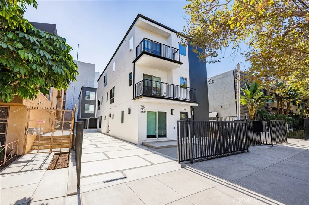 1243 N Sycamore Street, Los Angeles, CA 90038 - Main photo, Los Angeles, CA