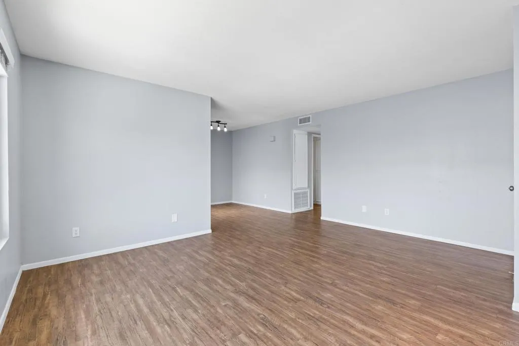 https://cdn.realtyfeed.com/cdn/127/306770876/fbb661f7c4a3f602f7383f5ca4fd680f.webp