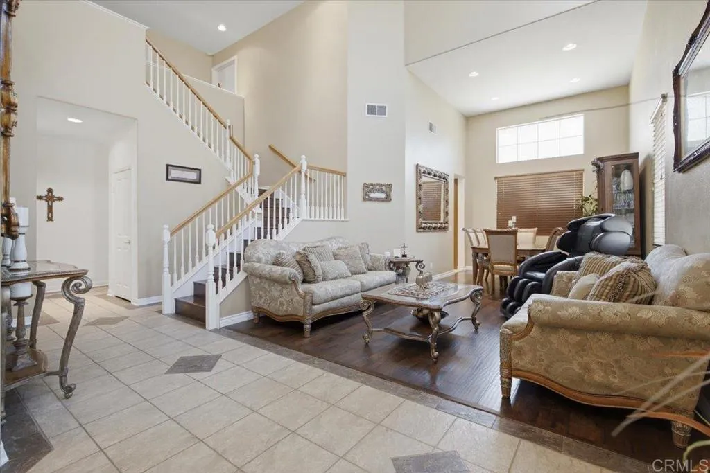 https://cdn.realtyfeed.com/cdn/127/306770881/acf20d0da7ad44f6376965c3cd39b123.webp