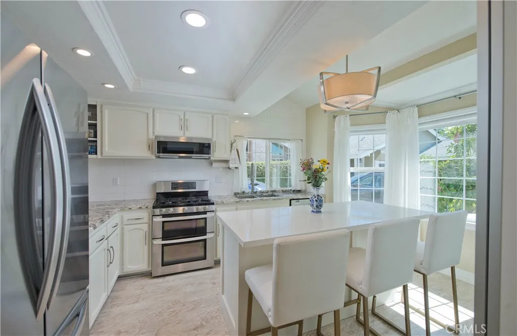 10057 Hillview, Chatsworth, CA 91311 - Photo 3 of 33, Chatsworth, CA