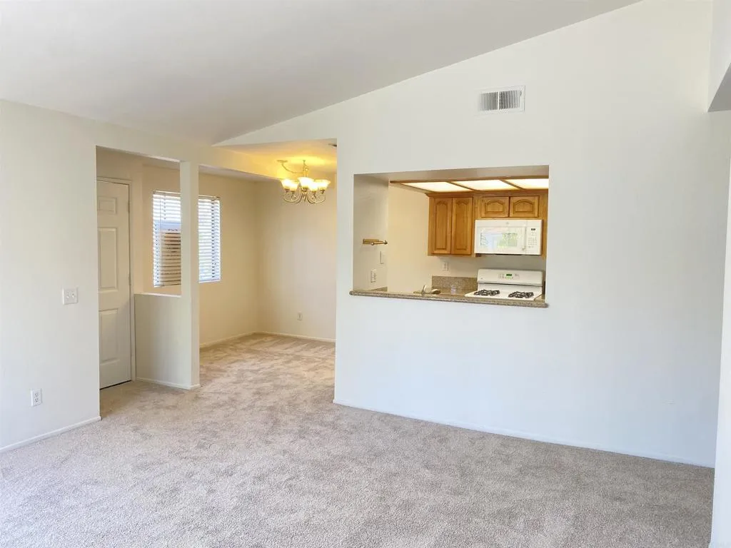https://cdn.realtyfeed.com/cdn/127/306770900/403a3fdd2f98bb519e222ea43424c586.webp