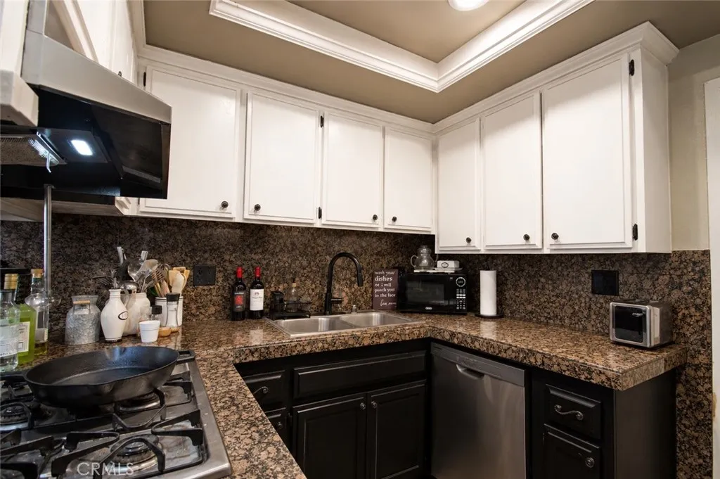 5406 Villa Way, Cypress, CA 90630 - Photo 3 of 22, Cypress, CA