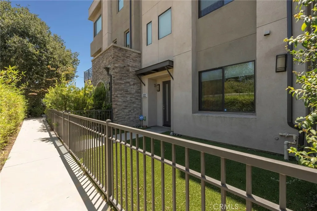 13107 W Lumina Way, Valley Glen, CA 91401 - Photo 5 of 37, Valley Glen, CA