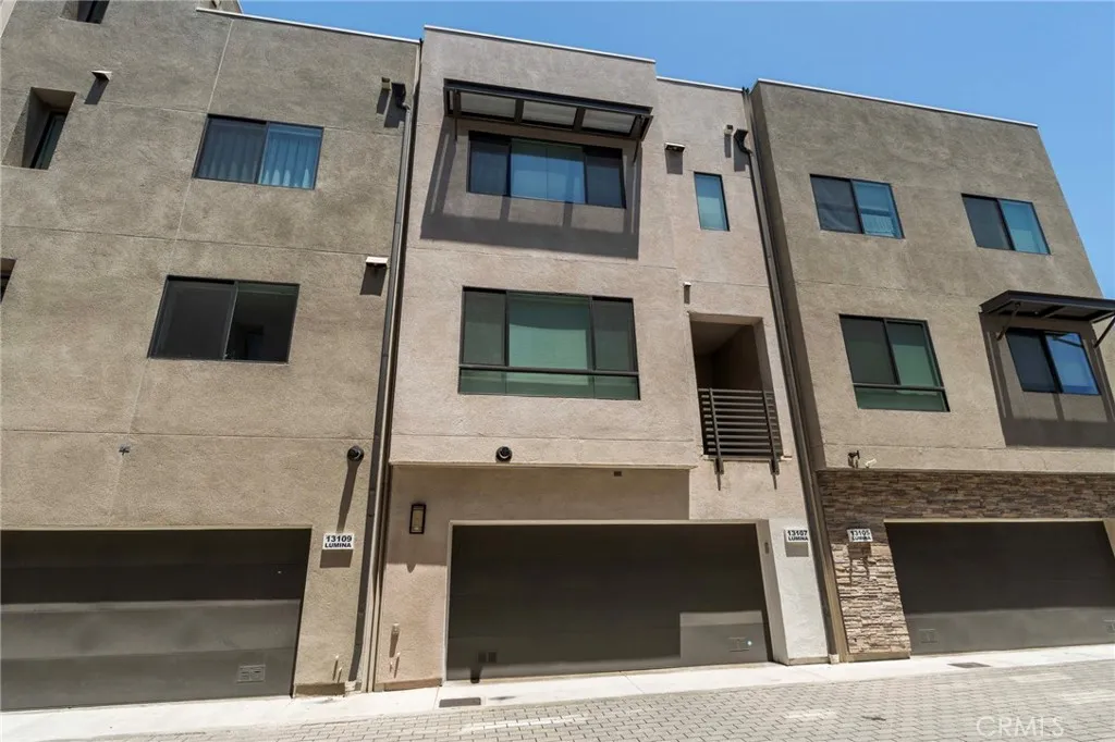 13107 W Lumina Way, Valley Glen, CA 91401 - Main photo, Valley Glen, CA