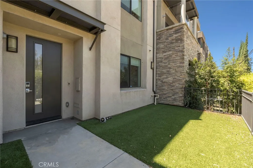 13107 W Lumina Way, Valley Glen, CA 91401 - Photo 3 of 37, Valley Glen, CA
