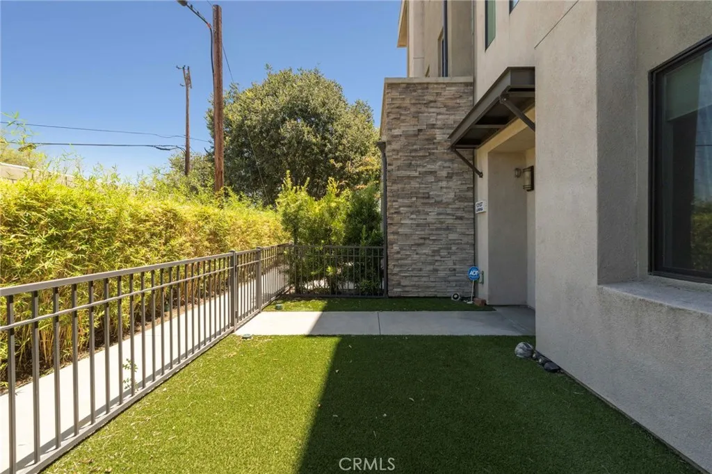 13107 W Lumina Way, Valley Glen, CA 91401 - Photo 4 of 37, Valley Glen, CA