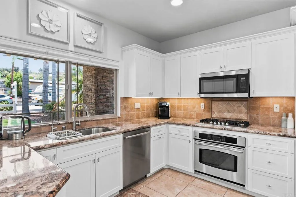 9460 Slope St., Santee, CA 92071 - Photo 4 of 31, Santee, CA