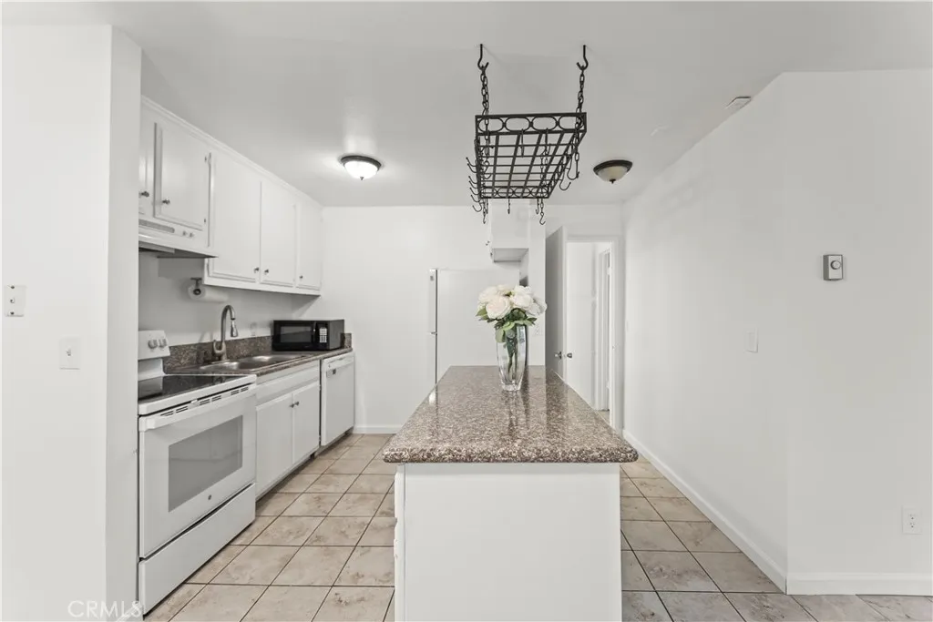 601 S Prospect Unit 103, Redondo Beach, CA 90277 - Photo 5 of 32, Redondo Beach, CA