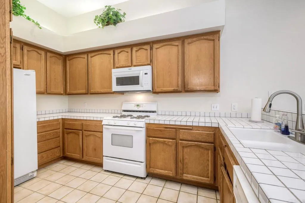 https://cdn.realtyfeed.com/cdn/127/306771061/60b55dec2d7f9cebbb3aeea278187f3a.webp