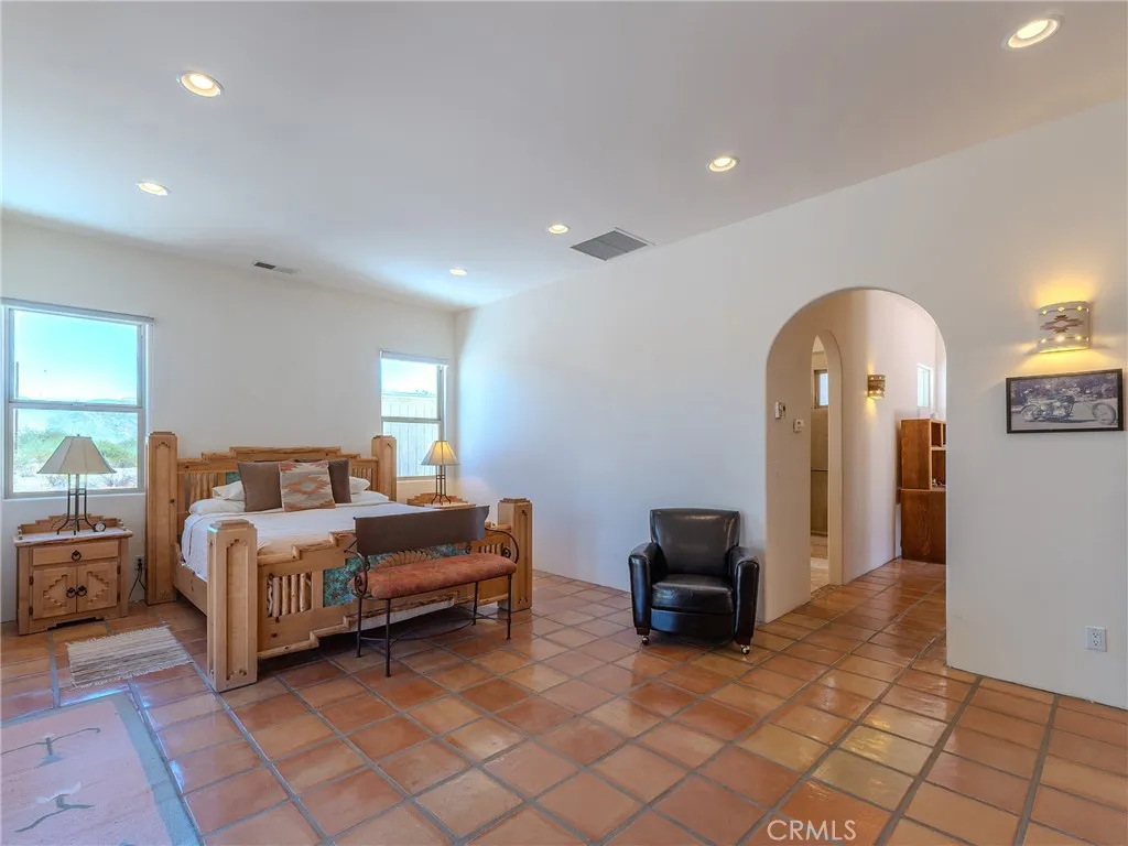 https://cdn.realtyfeed.com/cdn/127/306771085/7428f4121607f06e59e5b28384d87b1b.webp
