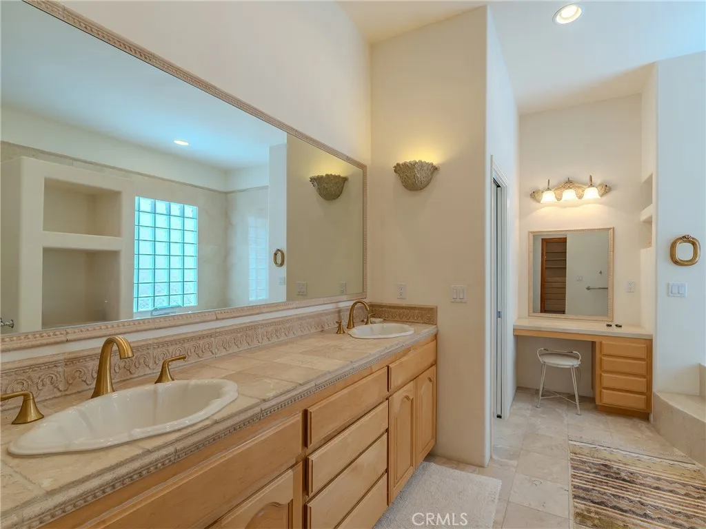 https://cdn.realtyfeed.com/cdn/127/306771085/74c455b762afeab47e63f9f9370cfce9.webp