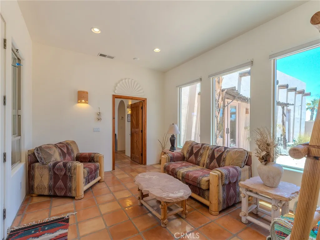 https://cdn.realtyfeed.com/cdn/127/306771085/93c221612e4fd9a30010d7618ea70b4c.webp