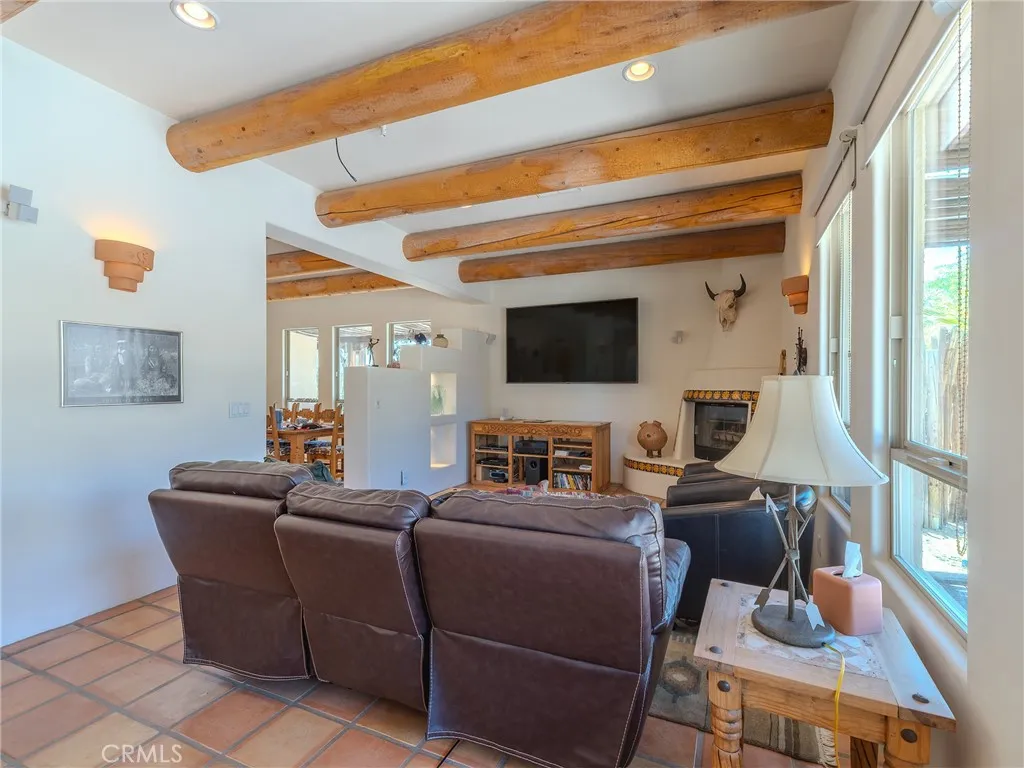 https://cdn.realtyfeed.com/cdn/127/306771085/a2256d89f2d19383323d2c7e2f387fc6.webp