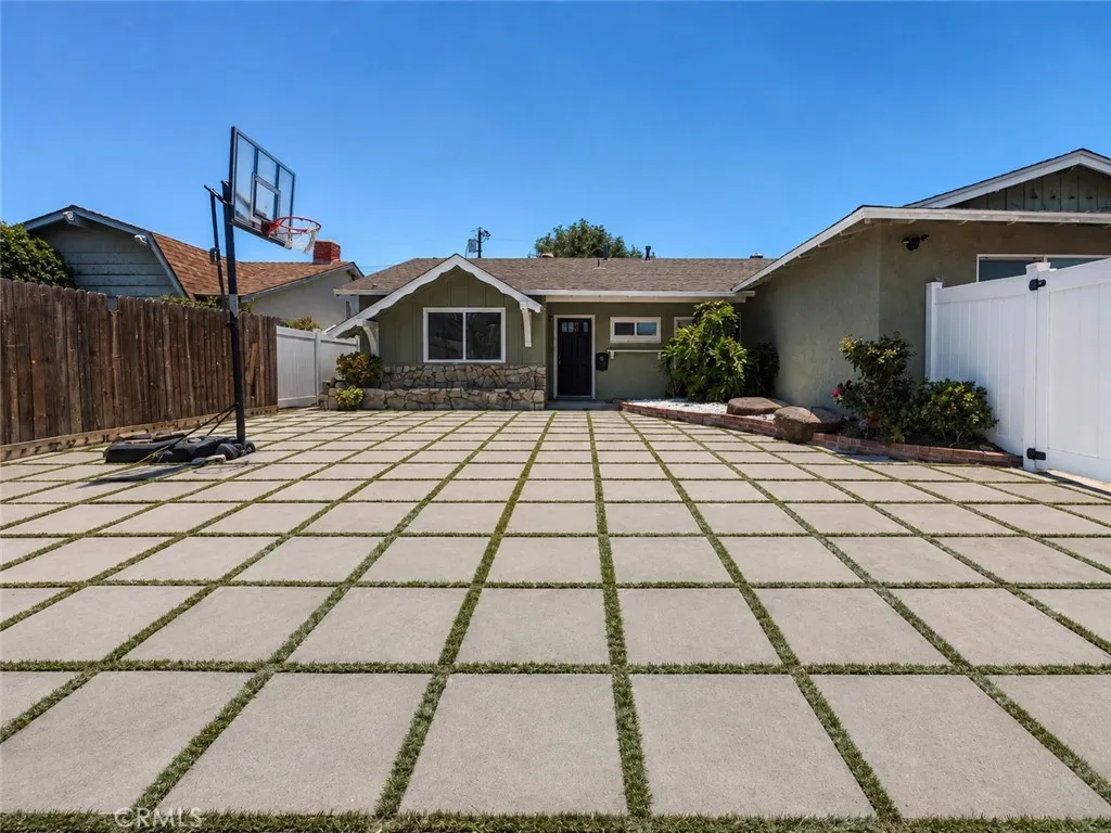 Los Angeles, CA 91307