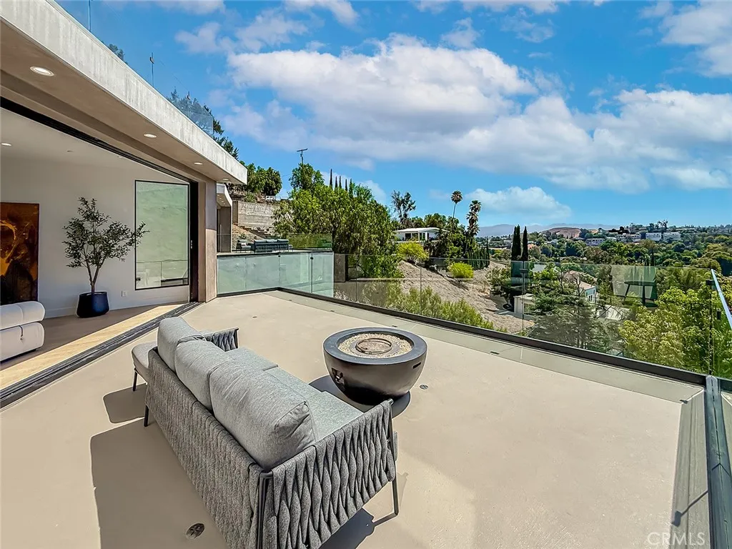 5130 Medina, Woodland Hills, CA 91364 - Main photo, Woodland Hills, CA