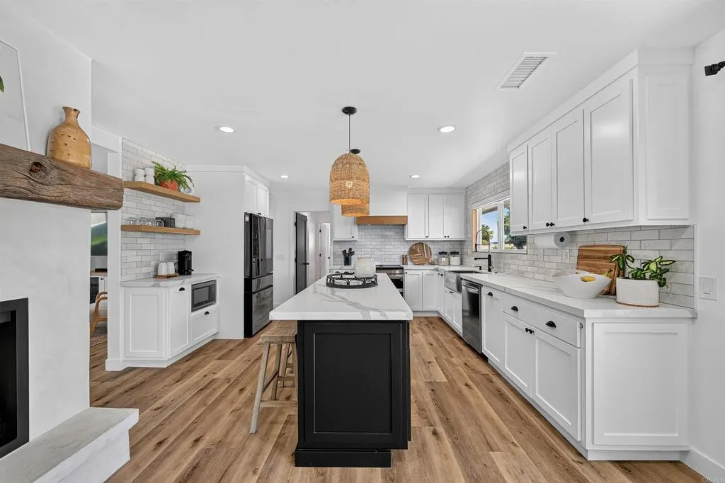 https://cdn.realtyfeed.com/cdn/127/306771157/3541e080888fb8bc5dd6b01e8c08a8b5.webp