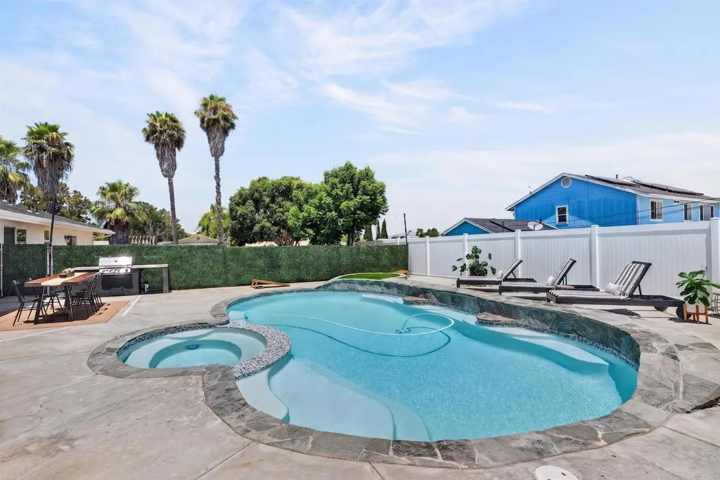 https://cdn.realtyfeed.com/cdn/127/306771157/f37d54e4f3587a2a85bea161668a0800.webp