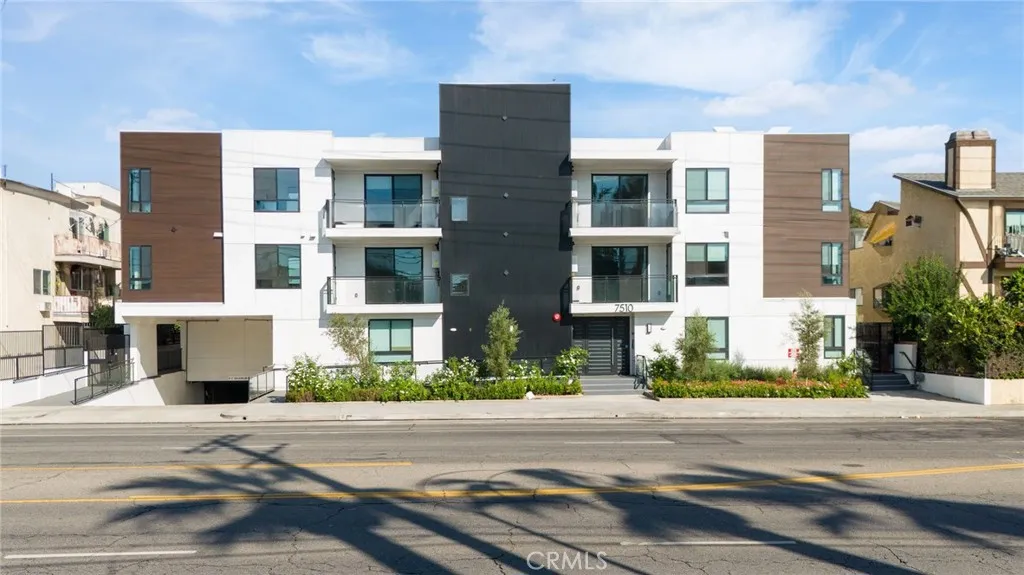 7510 Sepulveda Boulevard Unit 101, Van Nuys, CA 91405 - Photo 2 of 18, Van Nuys, CA