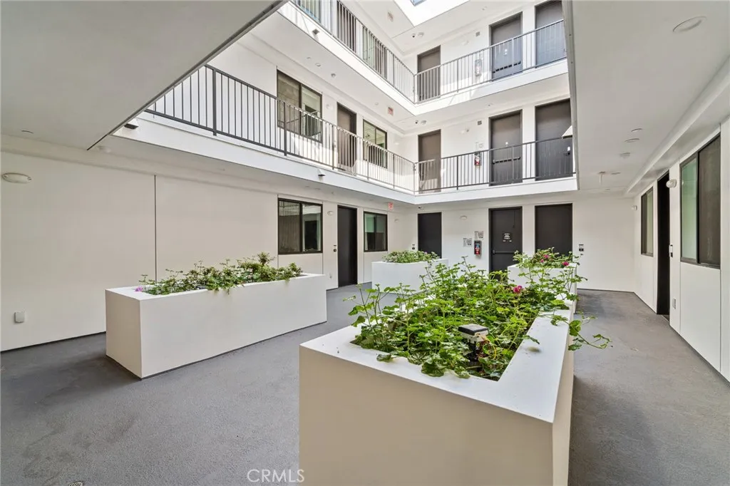 7510 Sepulveda Boulevard Unit 101, Van Nuys, CA 91405 - Photo 5 of 18, Van Nuys, CA