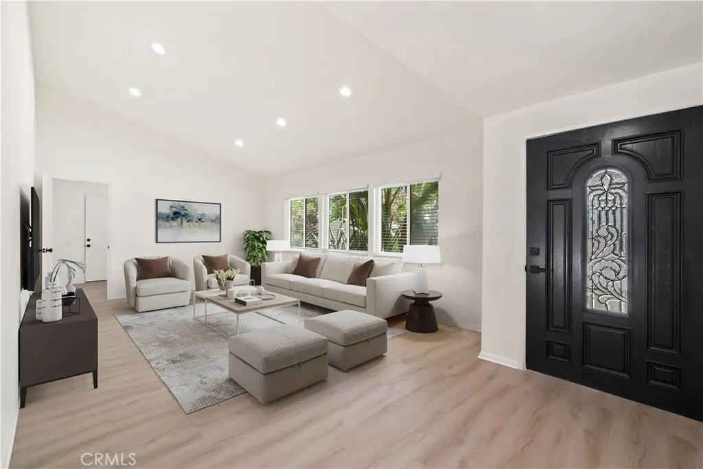 22231 Marlin, Canoga Park, CA 91303 - Photo 2 of 5, Canoga Park, CA