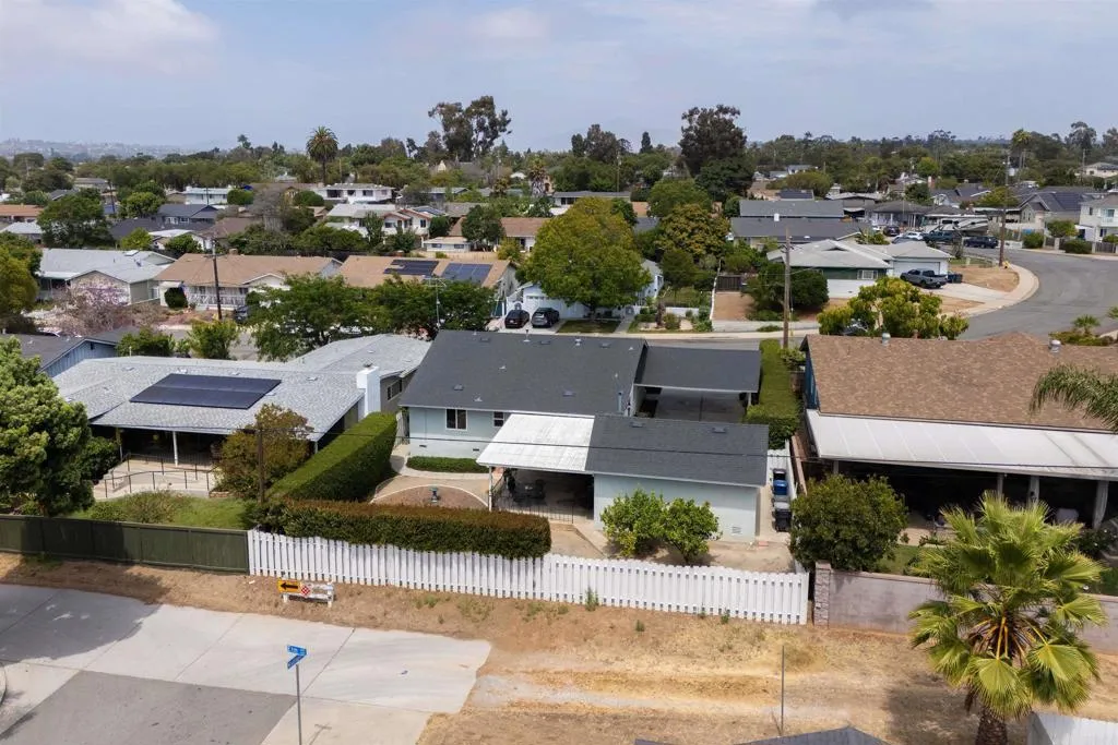 https://cdn.realtyfeed.com/cdn/127/306771350/fb64977149886cef84352e7bafb34ecf.webp