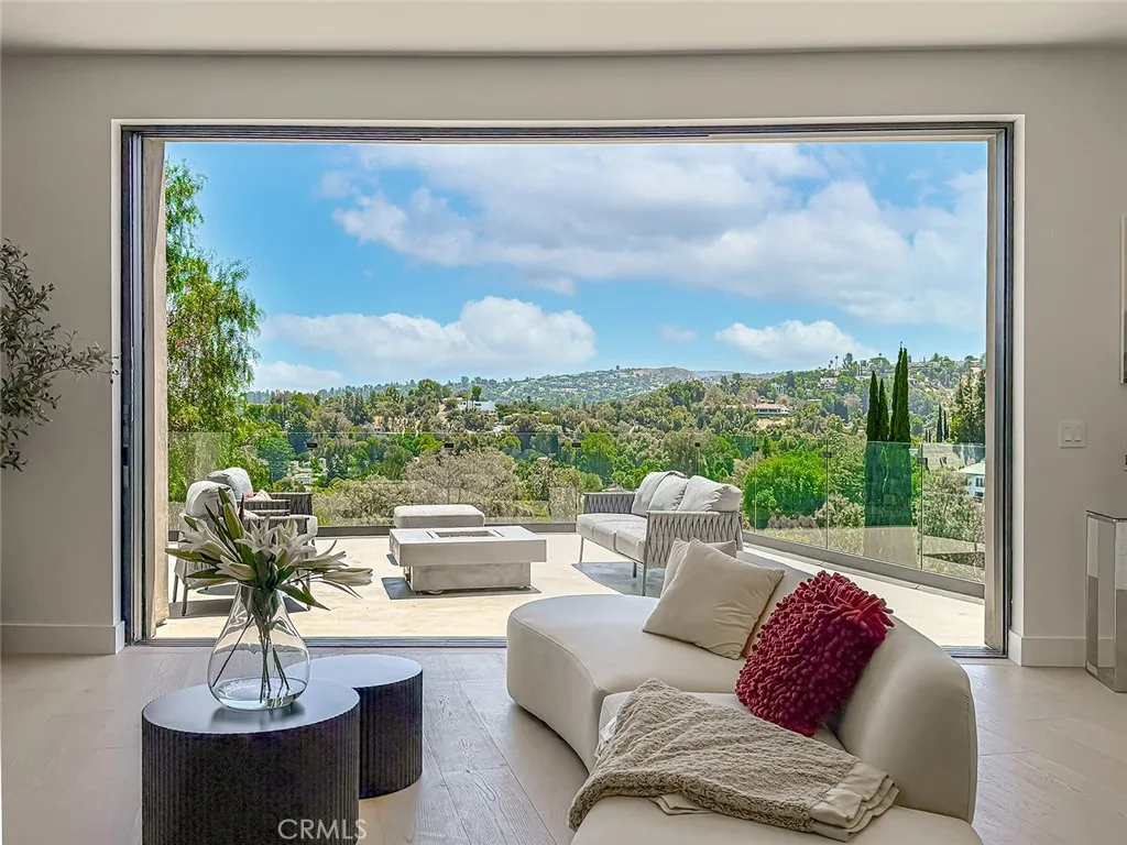 5134 Medina, Woodland Hills, CA 91364 - Main photo, Woodland Hills, CA