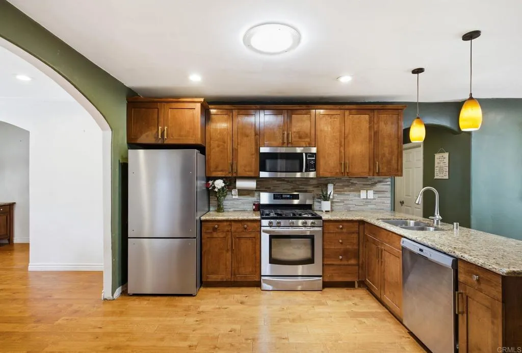 https://cdn.realtyfeed.com/cdn/127/306771364/132f19d08299bb0998e265cf9d69aa09.webp