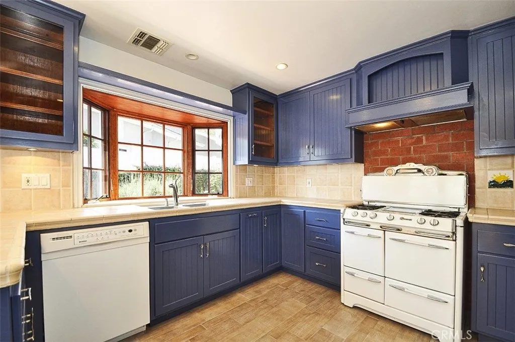 232 Via Alameda, Redondo Beach, CA 90277 - Photo 4 of 32, Redondo Beach, CA