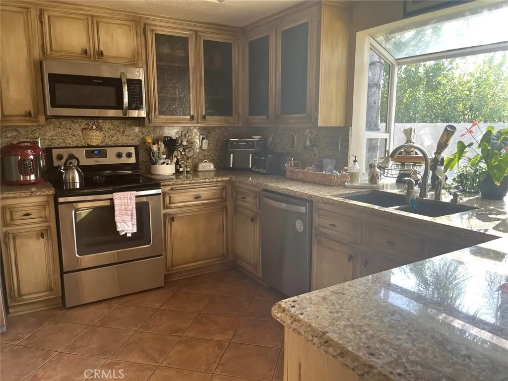 30027 Swan Point, Canyon Lake, CA 92587 - Photo 3 of 11, Canyon Lake, CA