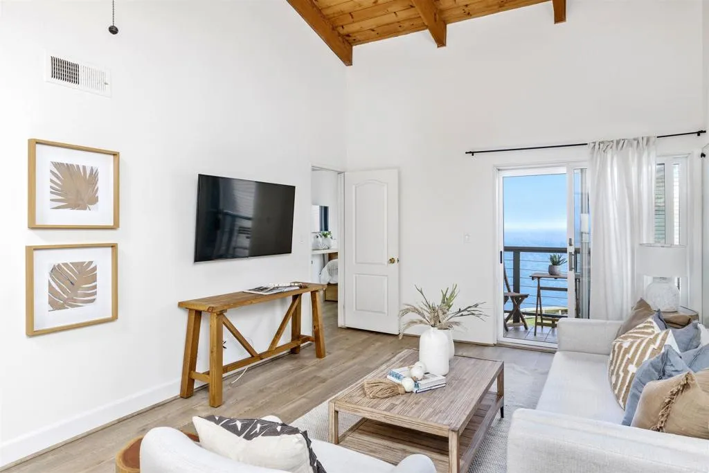 940 Sealane Drive Unit 9, Encinitas, CA 92024 - Photo 3 of 22, Encinitas, CA