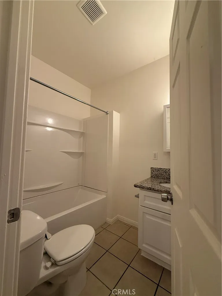 718 Chestnut Avenue Unit 12, Long Beach, CA 90813 - Photo 3 of 8, Long Beach, CA