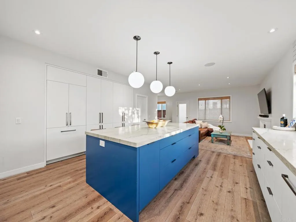 https://cdn.realtyfeed.com/cdn/127/306771515/6c7f5c072787a3ad7c8b730dc6bee9e8.webp