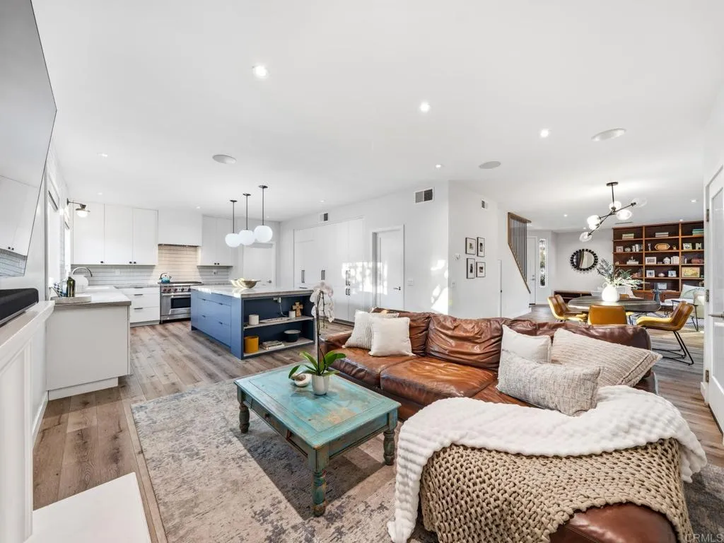 https://cdn.realtyfeed.com/cdn/127/306771515/8990f71680f0a3609282f0e48dc7ffaa.webp
