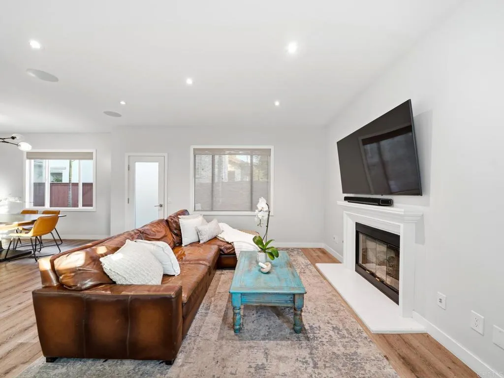 https://cdn.realtyfeed.com/cdn/127/306771515/b53155d440243867cf33a34fee67e514.webp