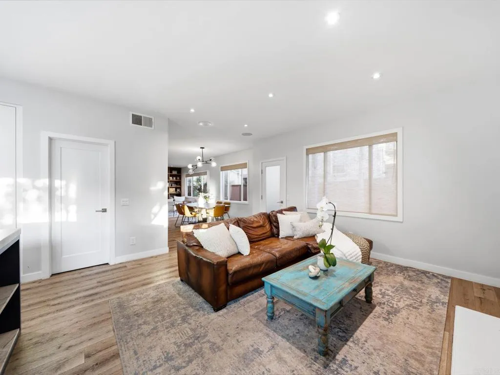 https://cdn.realtyfeed.com/cdn/127/306771515/ee89d56454ff55f65781336e4b6203e7.webp