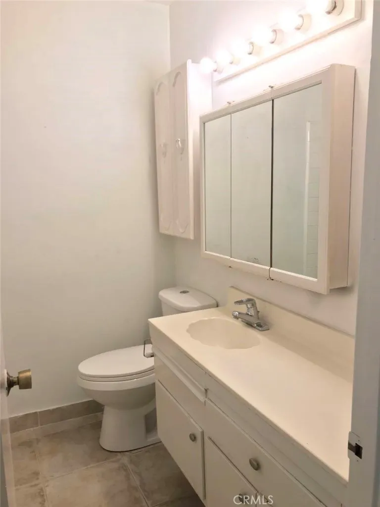 2300 Oak Street, Santa Monica, CA 90405 - Photo 5 of 7, Santa Monica, CA