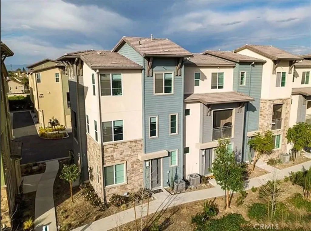 838 Savi Drive Unit 105, Corona, CA 92878 - Photo 2 of 18, Corona, CA